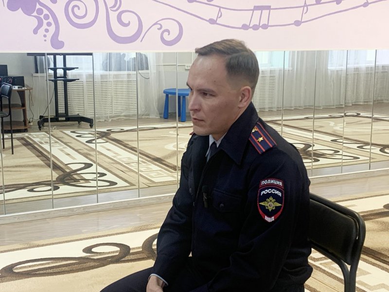 Как противостоять мошенникам полицейские Белоярского рассказывают работникам дошкольного образования